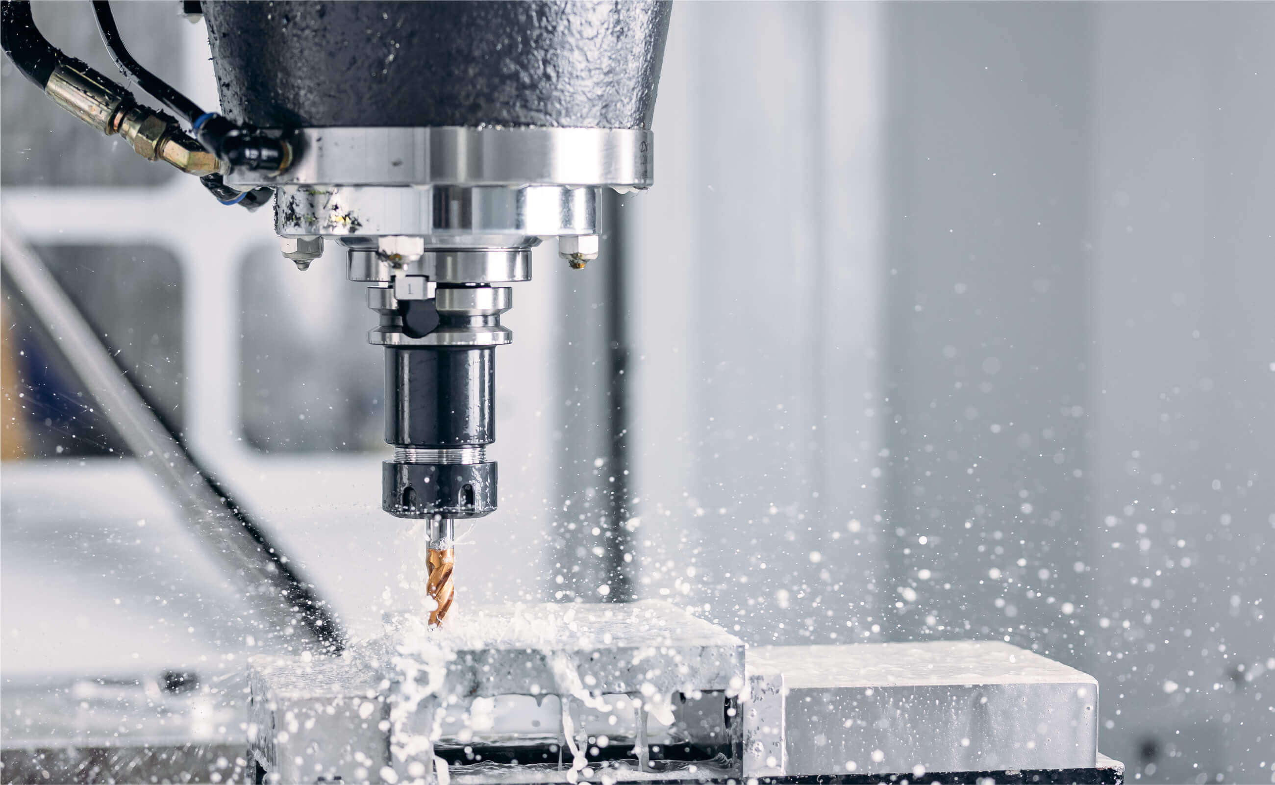 ネジや小物部品の写真